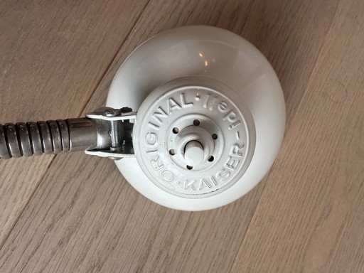 Kaiser Idell bureaulamp wit