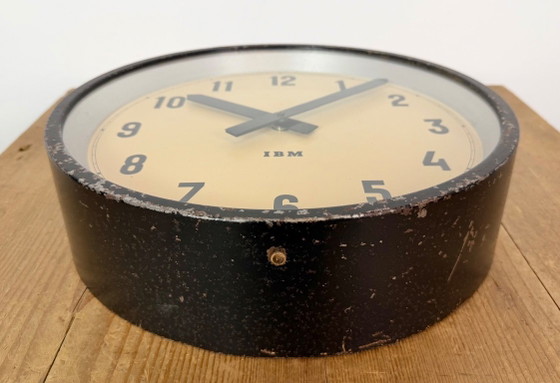 Horloge murale industrielle noire d'IBM, années 1950 – Pendules, Glass, Iron (photo 8 of 16)