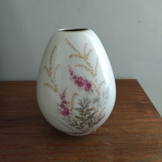 Image 1 of Vaso a uovo in porcellana.