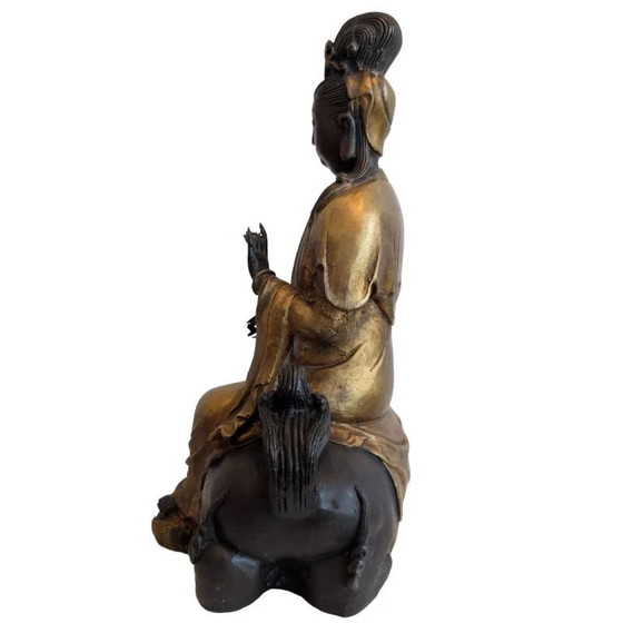 Guanyin sobre León – Escultura China de Bronce, Siglo XX – lote 153 – Bronze (photo 7 of 10)