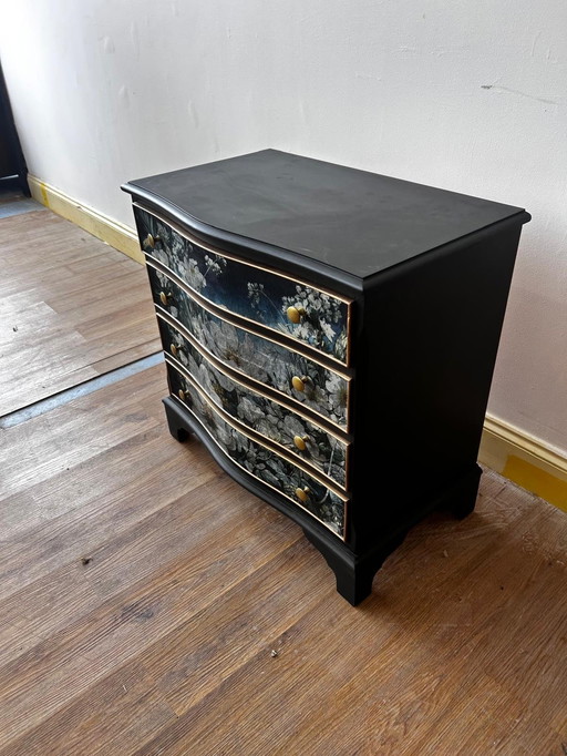 Commode vintage recyclée à motif floral