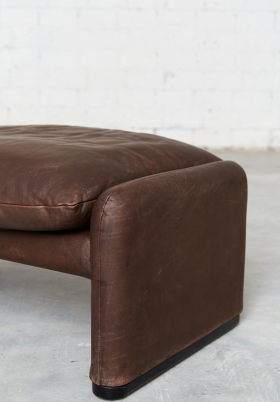 Image 1 of Maralunga-Loungesessel und passender Hocker aus Leder von Vico Magistretti für Cassina, 1980er Jahre, 2er-Set