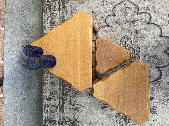 Image 1 of Mini set de tables gigognes en chêne clair vintage brutaliste