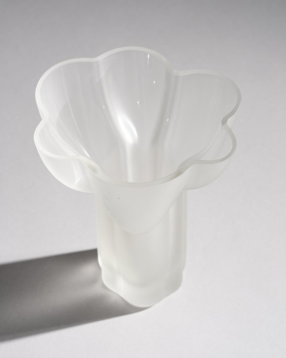 Image 1 of Dúo de jarrones de vidrio satinado Rosenthal de Tapio Wirkkala: formas esculturales de vidrio esmerilado.
