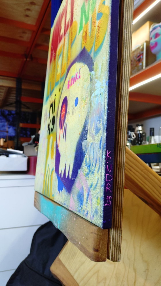 Image 1 of Créer le présent que nous désirons - une philosophie visuelle utilisant le graffiti acrylique et les pochoirs