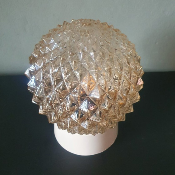 Lampada da soffitto in stile Mid-Century con struttura a pigna/ambra e oro – Plafoniere, Plastic, Glass (photo 3 of 11)