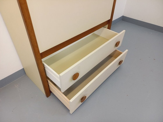 Image 1 of Secrétaire meuble de rangement vintage en bois de chêne et mélaminé blanc écru des années 70