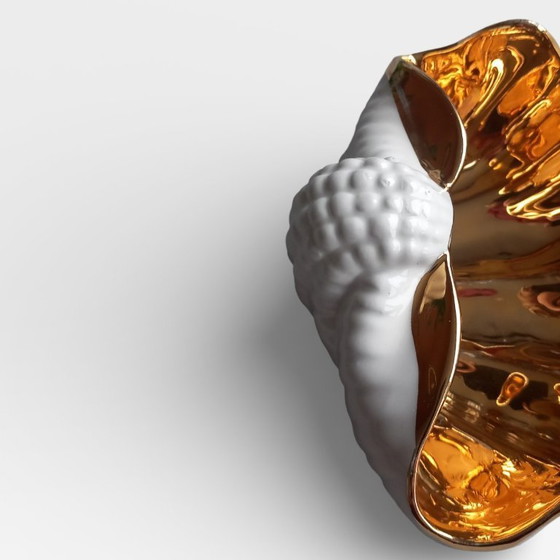 Image 1 of Vintage 1960s porseleinen schelpschaal met goudluster - Hollywood Regency stijl