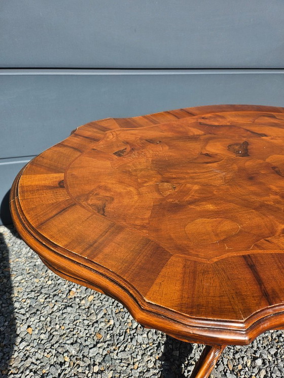 Image 1 of Tavolino da caffè in noce massello