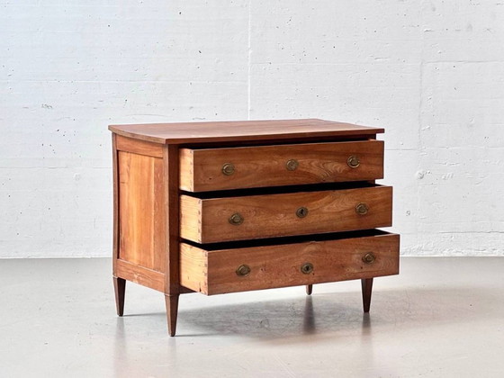 Antike klassizistische Kommode mit drei Schubladen, frühes 20. Jahrhundert – Kommoden, Wood, Vintage (photo 5 of 16)