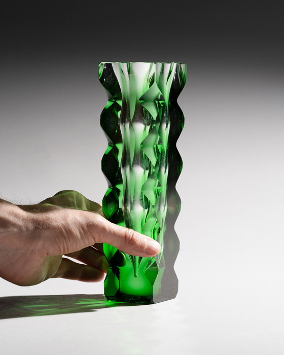 Image 1 of Exbor Oldřich Lipa (Lipský) Skulpturale smaragdgrüne Kunstglasvase Böhmen 60er Jahre