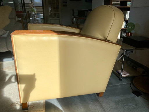 Ein prächtiges Paar Art-Deco-Clubsessel in vanillefarbenem Leder – fauteuils, Leather, Wood (photo 2 of 8)