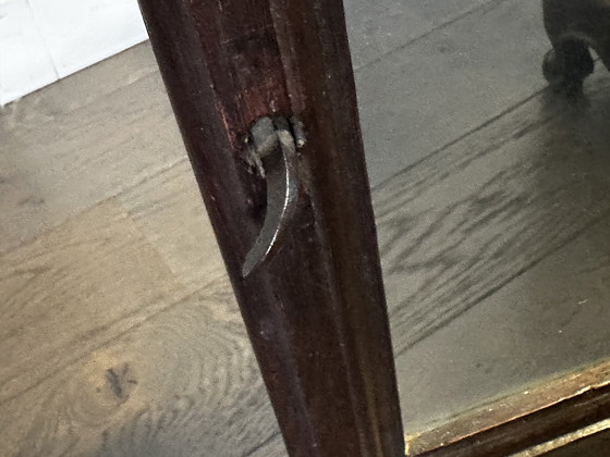 Image 1 of Vetrina in legno massello intagliato in stile Luigi XV, inizio XIX secolo