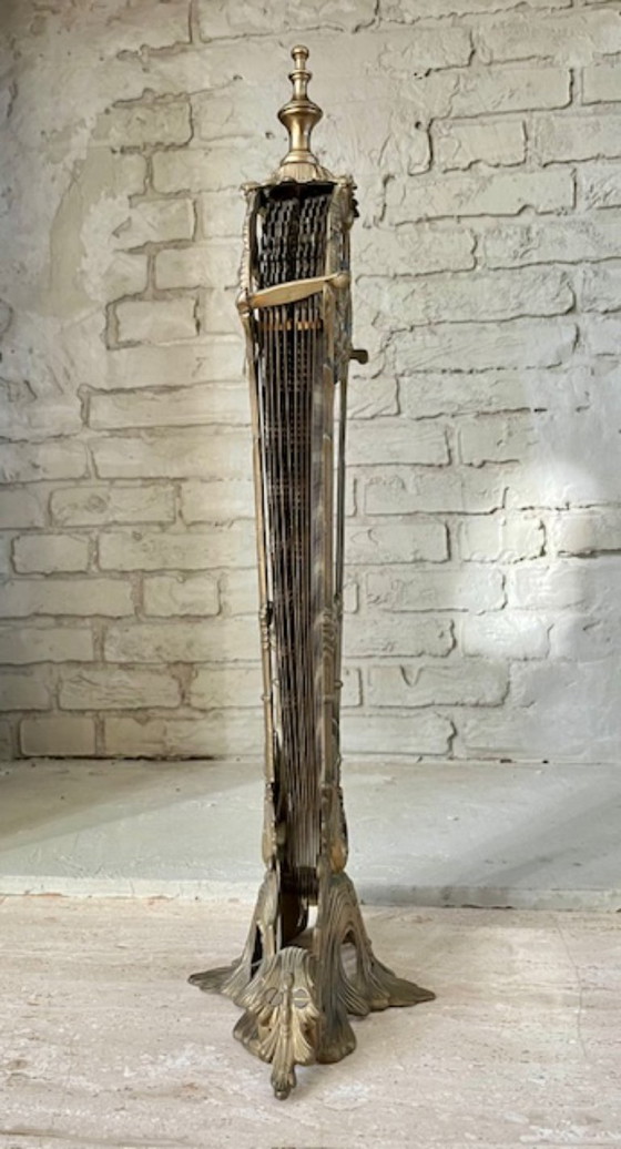 Image 1 of Parascintille in ottone vintage – stile Hollywood Regency, a forma di ventaglio e riccamente decorato