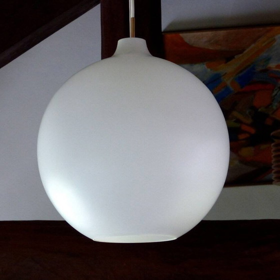 Lampada a sospensione scandinava vintage Louis Poulsen XL in vetro opalino, 40 cm – Lampade a sospensione (photo 4 of 6)
