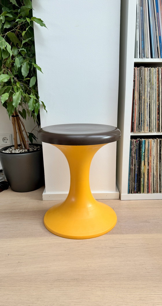 Image 1 of Tabouret vintage en plastique