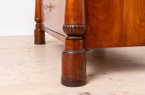 Image 1 of Cómoda Biedermeier de madera de cerezo, mediados del siglo XIX.