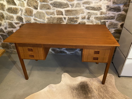 Image 1 of Vintage teakhouten bureau van Tibergaard