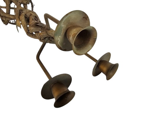 Image 1 of Style Hollywood Regency - ensemble de chandeliers - dorés - décor de vignes et de feuilles - troisième quart du XXe siècle