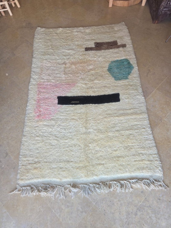 Image 1 of Abstrakter cremefarbener marokkanischer Boujaad-Teppich, 240 x 153 cm