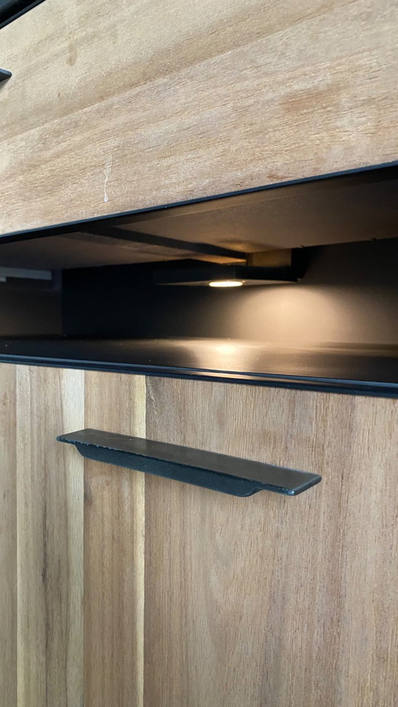 Credenza robusta in legno di acacia (240 cm) – Con illuminazione LED e ampio spazio – Credenze, Wood (photo 6 of 11)