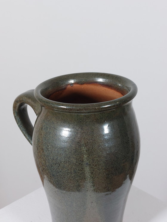 Image 1 of Vintage vaas met handvat en glazuur uit het midden van de vorige eeuw, in landhuisstijl.