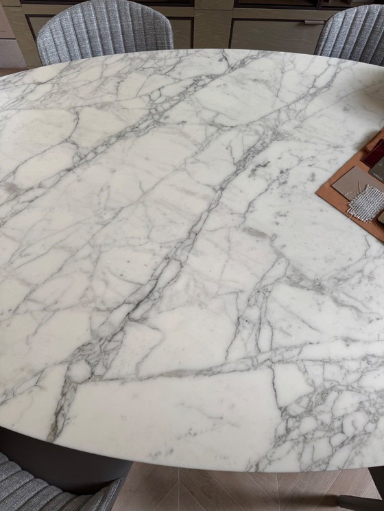 Image 1 of Knoll Saarinen 244 cm Calacatta plateau en marbre doré