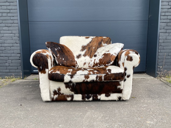 Image 1 of Alfred P baxter fauteuil koeienhuid 