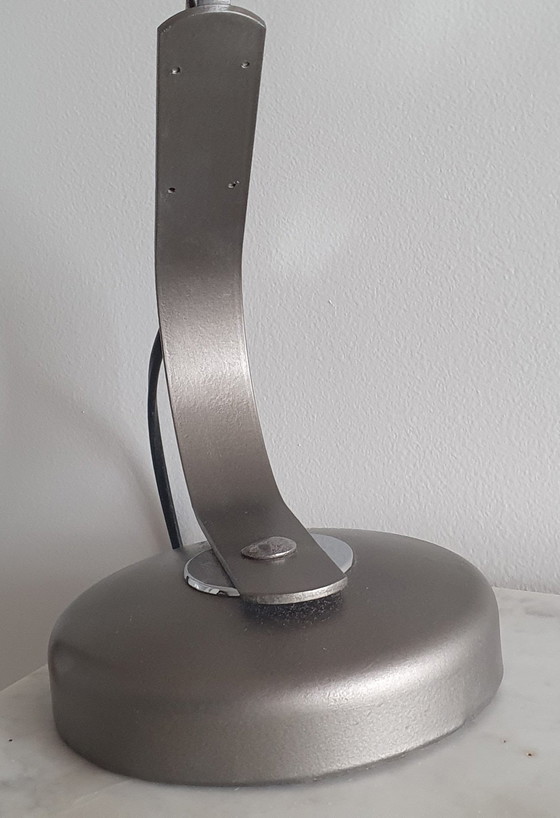 Image 1 of Industriële modernistische, beweegbare lamp, gesigneerd - Ontwerp van Ferdinand Solère, 1950 - Gelakt metaal en chroom