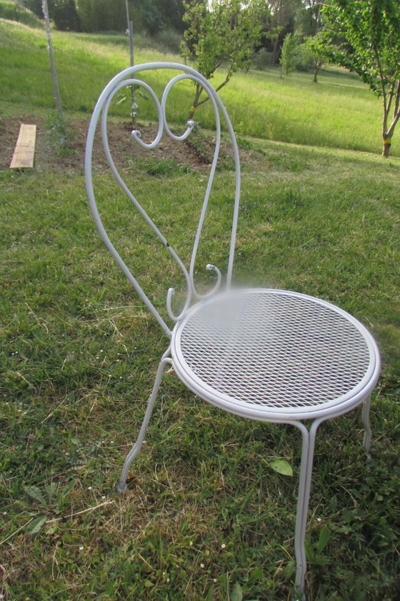 Image 1 of Vintage witte metalen tuintafel en stoelen