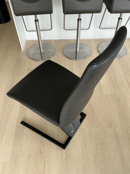 4 sedie di design Rolf Benz nere – eetkamerstoelen, Leather, Metal (photo 2 of 12)