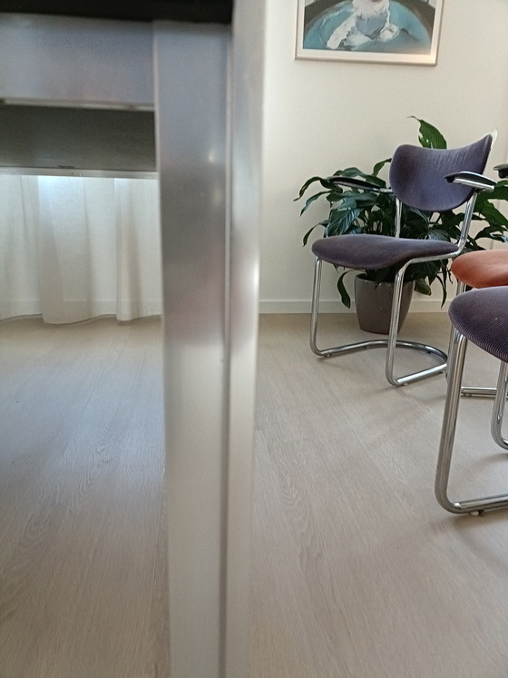 Image 1 of Eettafel zwart linoleum blad