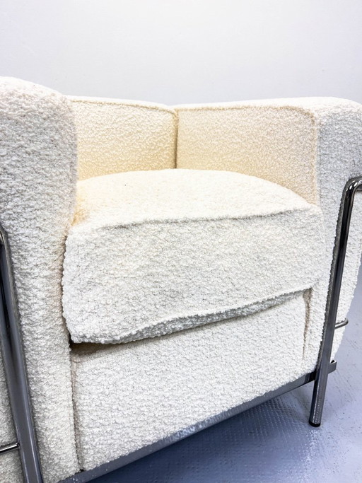 Lc2 Chair Bouclè Tissue, Le Corbusier, Cassina, Charlotte Perriand Seats – fauteuils, Textile (photo 2 of 8)