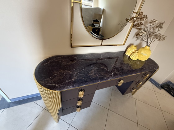 Image 1 of Luxe Hotel Chic Slaapkamer Set – Complete Set met Groot Hoofdbord, Spiegel en Nachtkastjes
