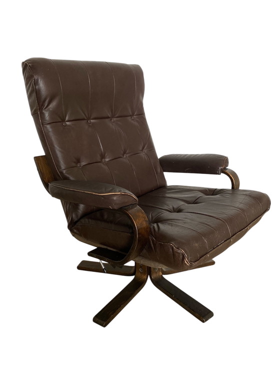 Image 1 of Sillón giratorio y mecedor escandinavo de madera curvada y cuero