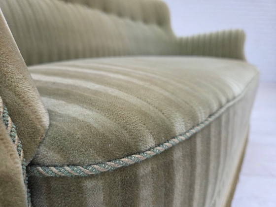 Image 1 of Jaren 60, Deense 2-zitsbank, origineel meubelvelours, beukenhout.