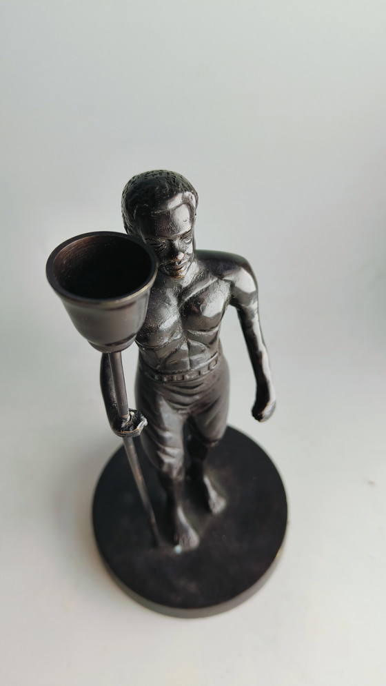 Image 1 of Antiker Kerzenständer des starken dunklen Mannes Ethnographisch