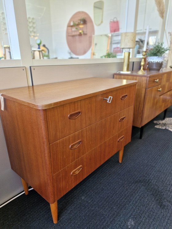 Image 1 of Commode vintage à tiroirs en bois rond 70s