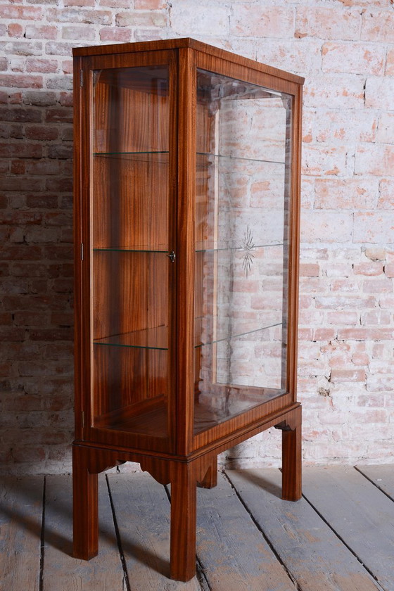Gerestaureerde art-deco vitrinekast, mahoniehout en glas, gepolijst, Tsjechisch, jaren 1930 – Vitrinekasten (photo 20 of 22)