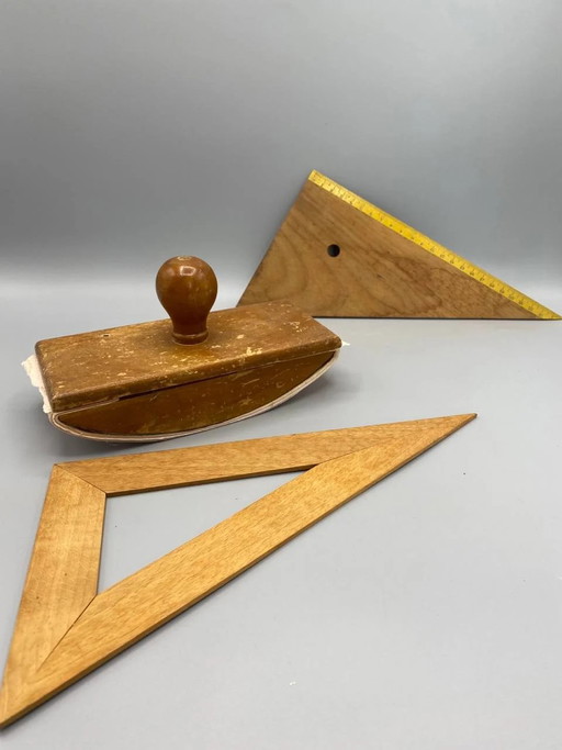 Antieke houten schrijfmat en 2 tekendriehoeken, vintage kantoorartikelen – decoratieve objecten, Wood