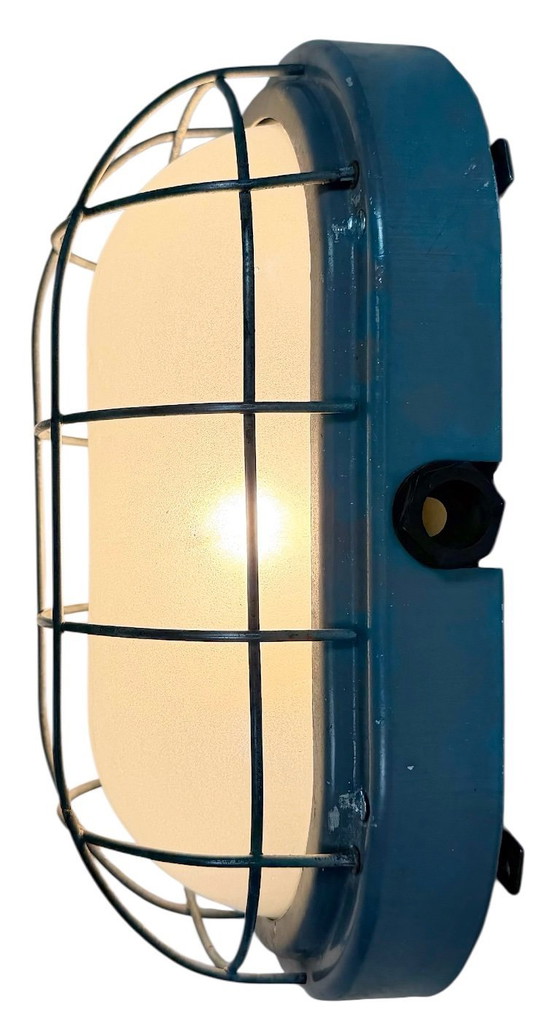 Image 1 of Industrielle graue Wandleuchte mit Milchglas von Elektrosvit, 1970er