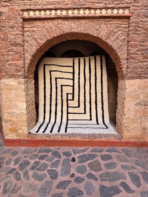 Tapis Beni Ourain au design moderne, 240 x 186 cm