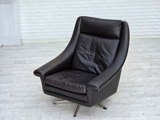 Image 1 of Deense draaibare fauteuil met hoge rugleuning uit de jaren 60 van Aage Christensen, meubelleer