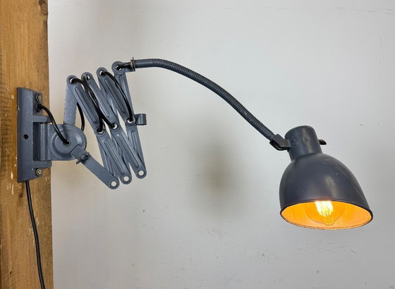 Image 1 of Grijs geschilderde industriële schaarwandlamp, jaren 60