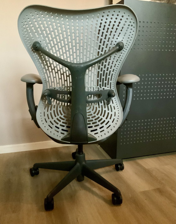 Image 1 of Sedie da ufficio Herman Miller grigie 2 pezzi in ottime condizioni