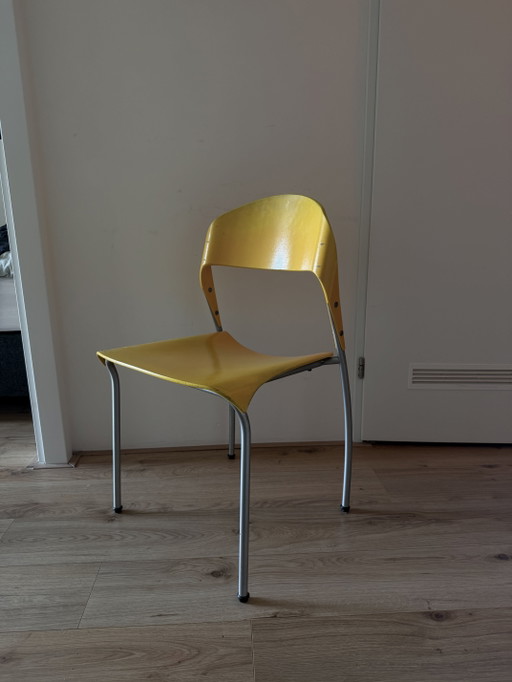 Chaise empilable jaune Cadiz conçue par Krijn Hamelink – krukjes, Wood