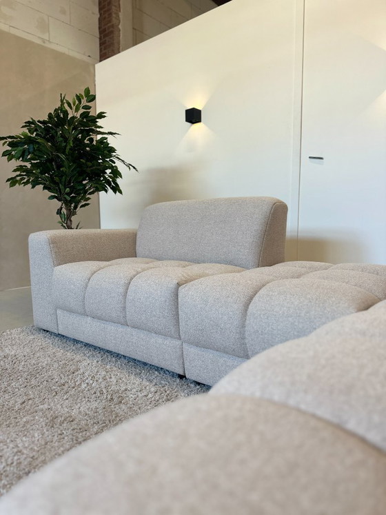 Image 1 of Beige sample sofa in mint condition, 273x216 cm