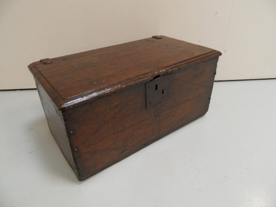 Image 1 of Coffre ancien en chêne