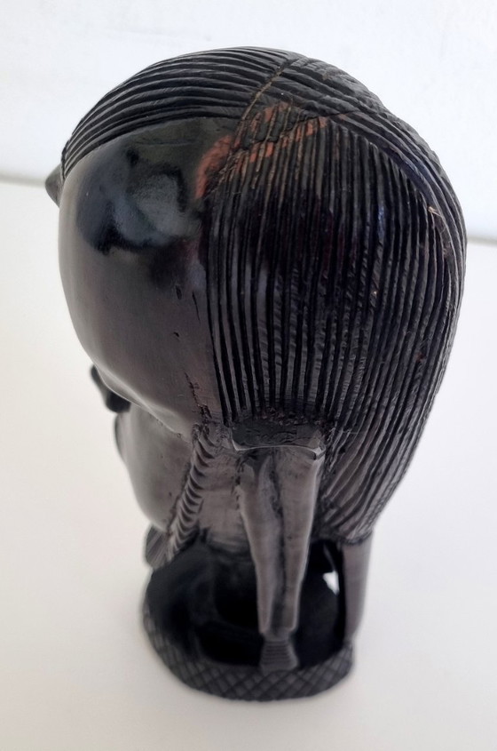 Image 1 of Vintage Afrikaanse buste, handgesneden uit donker hout.