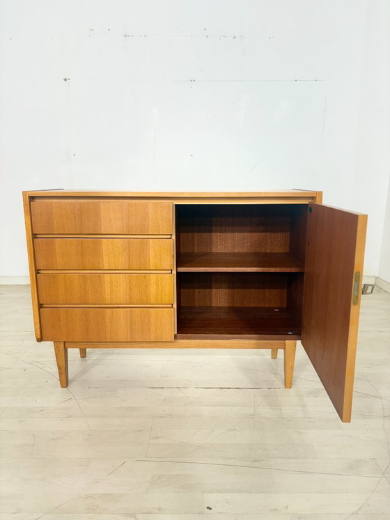 Image 1 of Commode uit het midden van de vorige eeuw / commode uit de jaren 60 / vintage dressoir